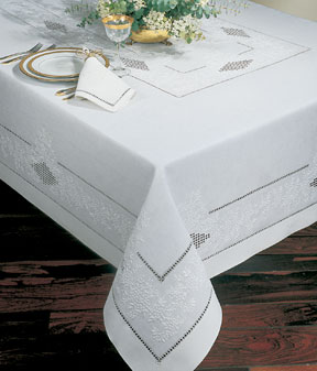 Sferra French Knot Embroidered Table Linens Tablecloths Napkins Placemats Runners | Gracious Style