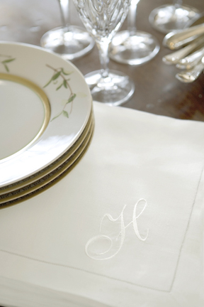 LINEN MONOGRAMMED WHITE EMBROIDERED DINNER NAPKINS | Gracious Style
