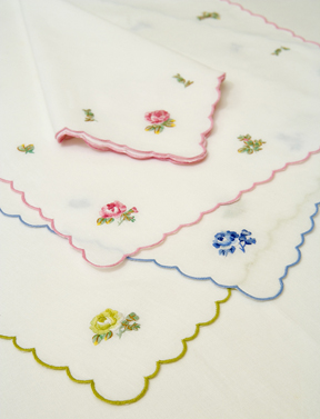 Scalloped Rose Table Linens
