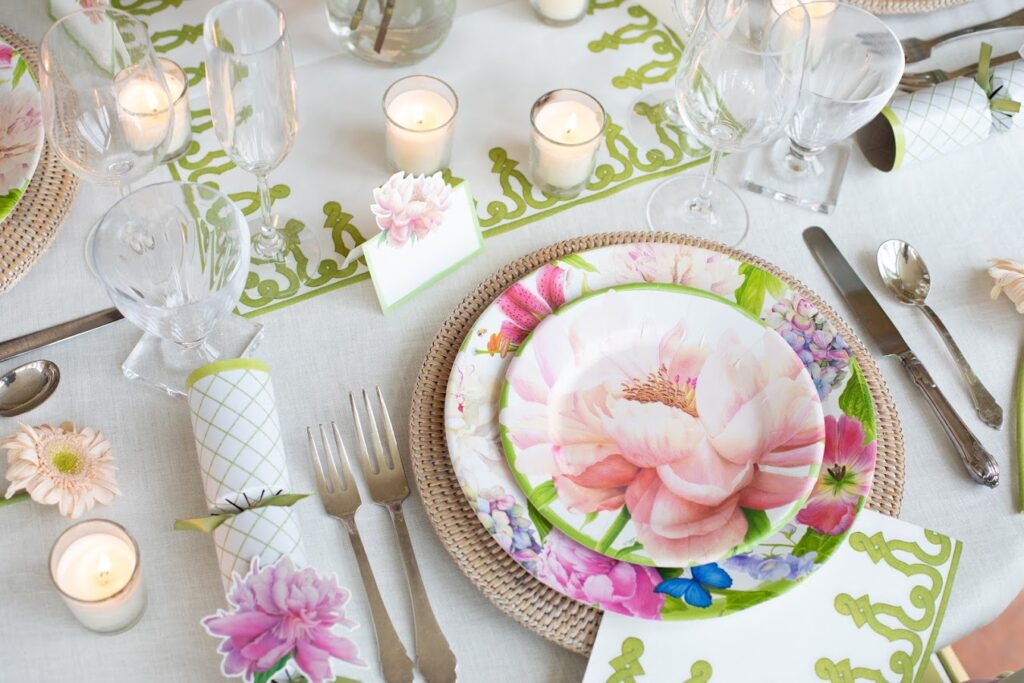 DIY custom party plates and napkins #party #decorations